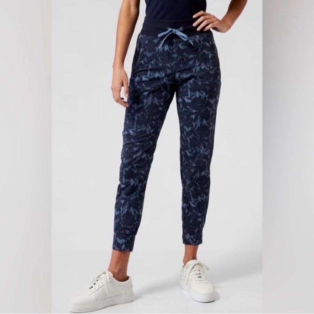 Athleta Trekkie North Jogger Pant Navy‎ Floral Print Size 22 Activewear